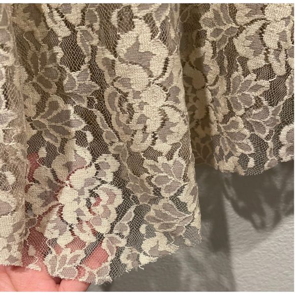 KIMCHI BLUE Lace V-Neck Short Sleeve Beige Top - Picture 4 of 5